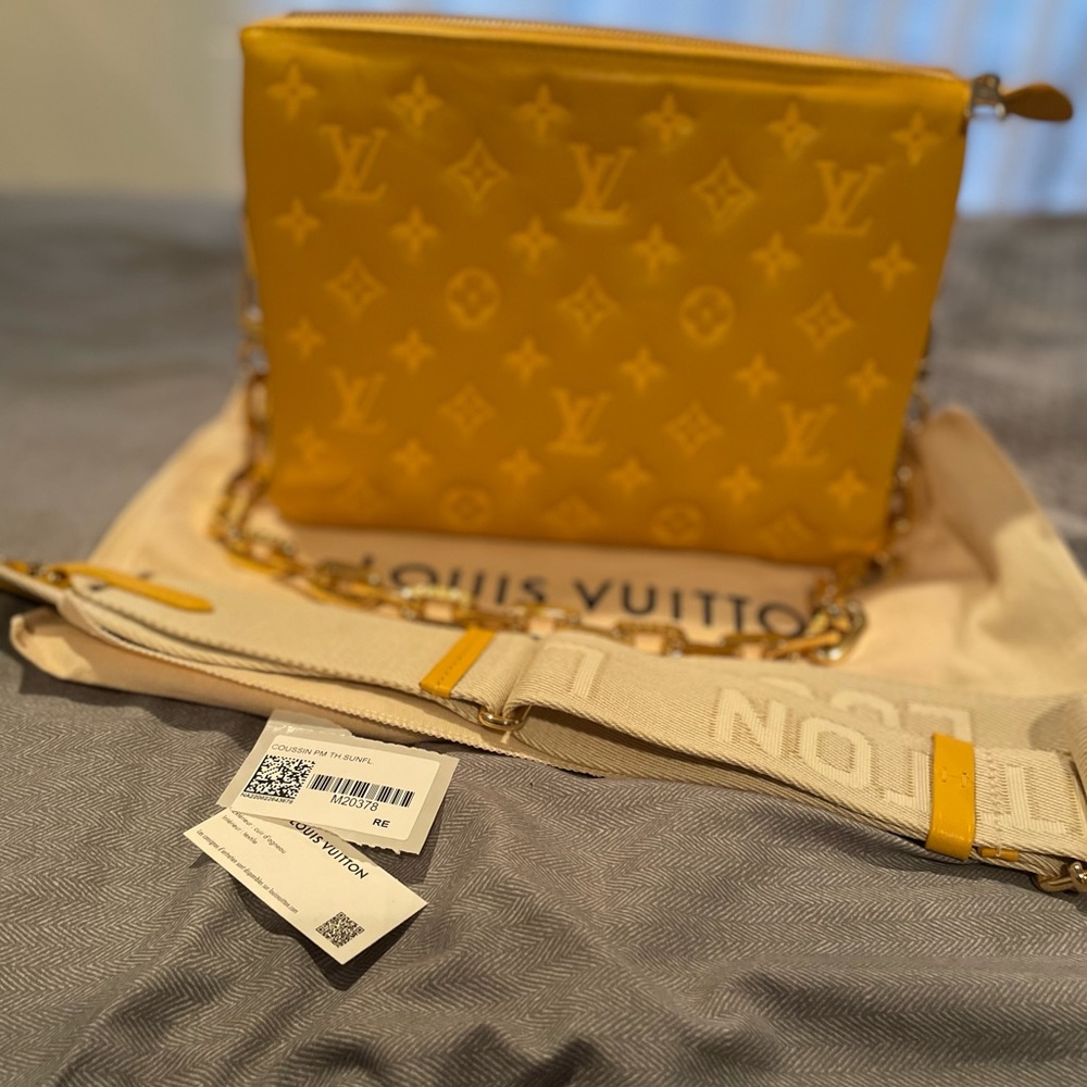 Louis Vuitton Coussin PM in the color Sunshine ☀️